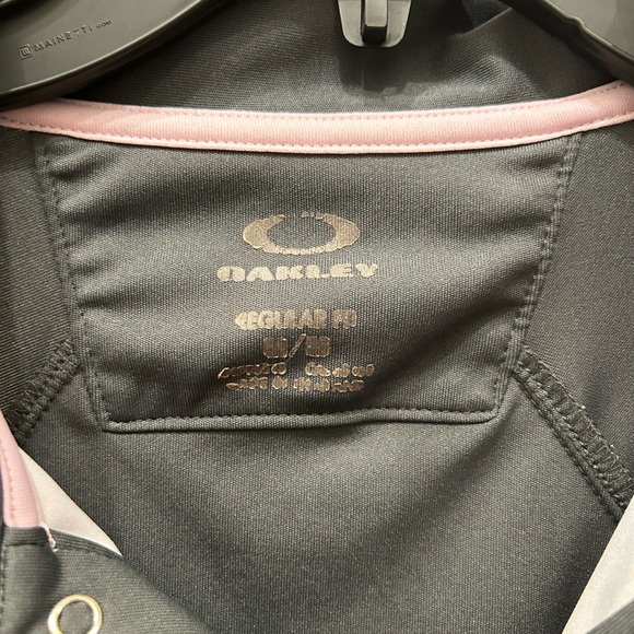 Oakley button up Performance wear! Size Medium! - Picture 5 of 5